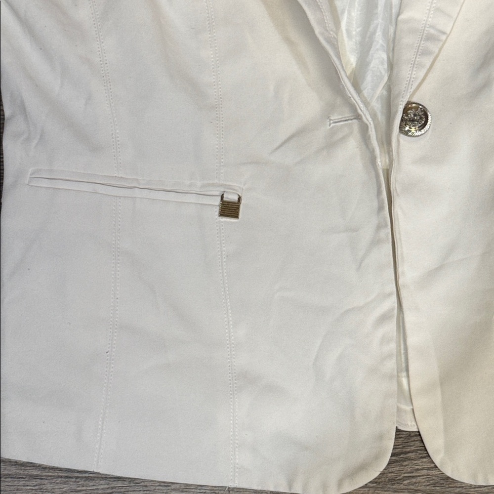 EMILY 
Chic Cream Women's Blazer - Picture 3 of 8